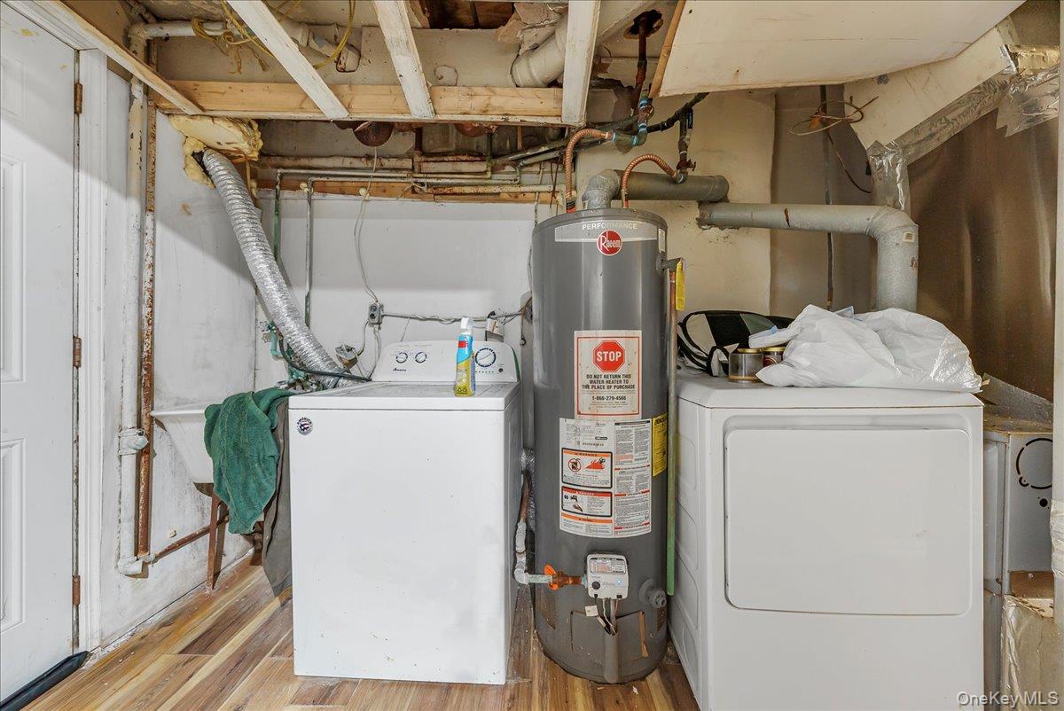 4183 Murdock Avenue Bronx, NY 10466 - Photo 17 of 22 a utility room with dryer and washer