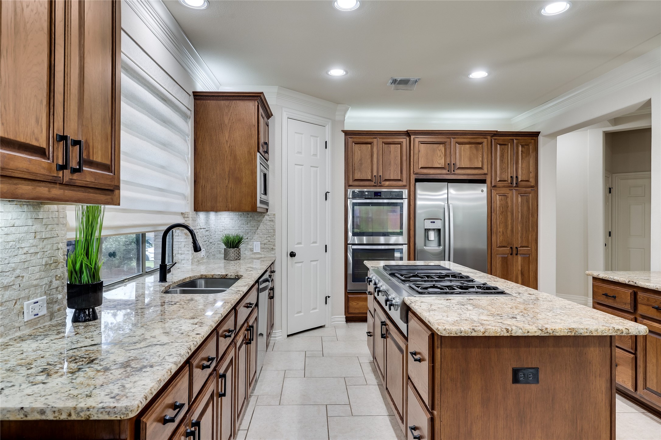 408 Ridgetop Bend Cedar Park, TX 78613 - Photo 11 of 40 Prepare culinary delights in this well-appointed kitchen, showcasing a spacious island and gleaming granite countertops.