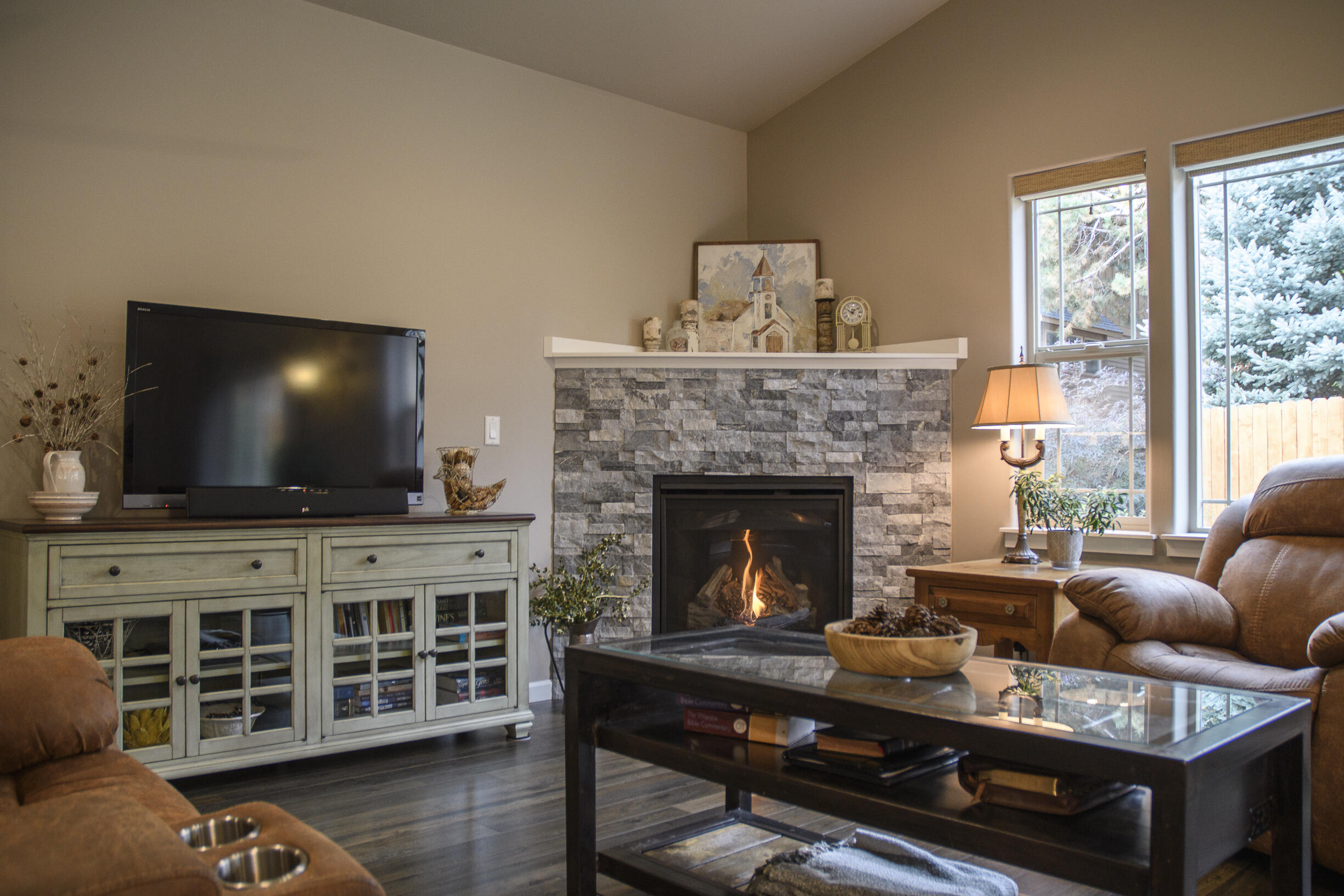2745 Southwest 32nd Street Redmond, OR 97756 - Photo 22 of 28 Gas fireplace in Great Room