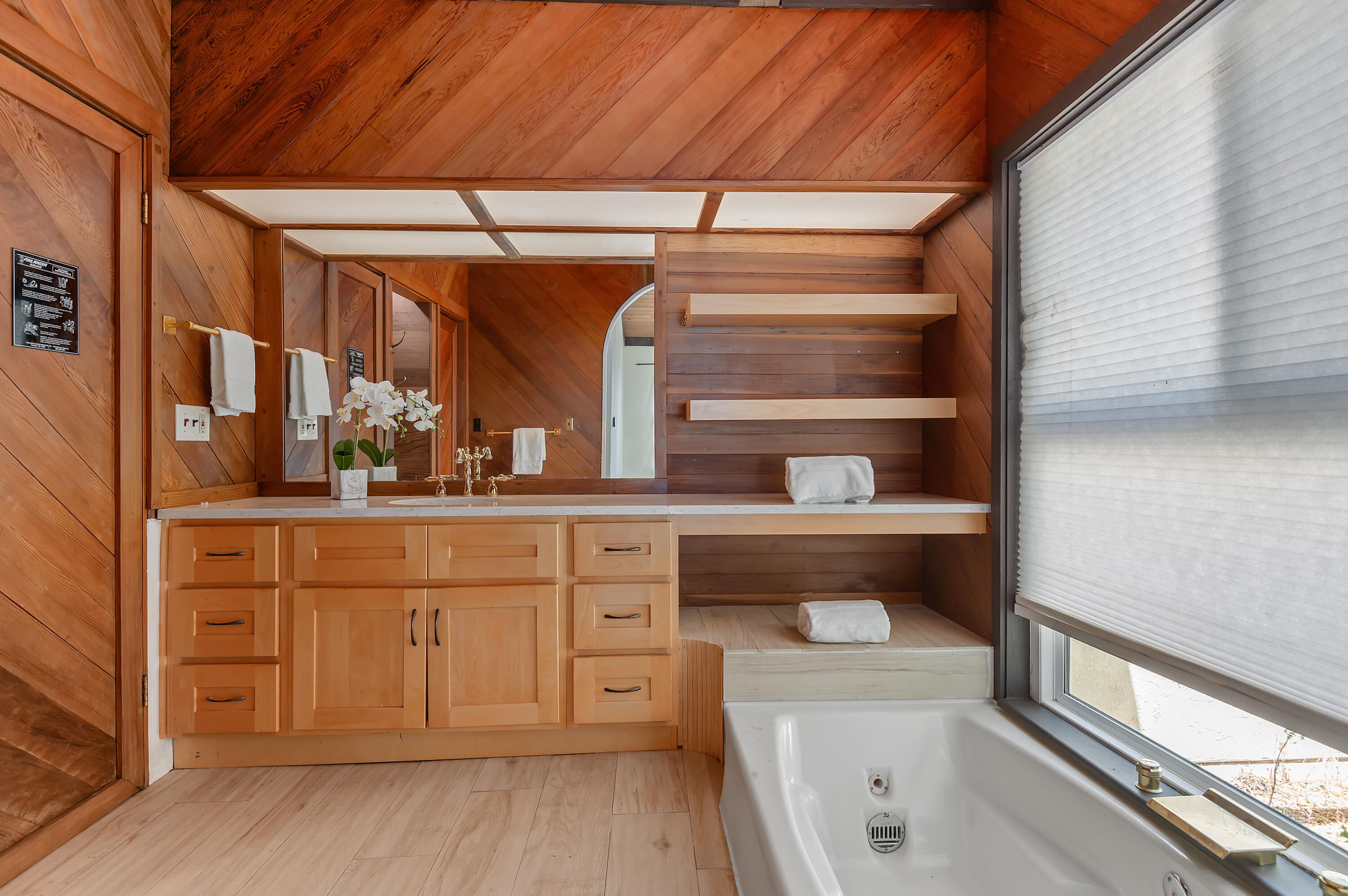 4827 Ogram Road Santa Barbara, CA 93105 - Photo 27 of 37 19 - Primary Bathroom
