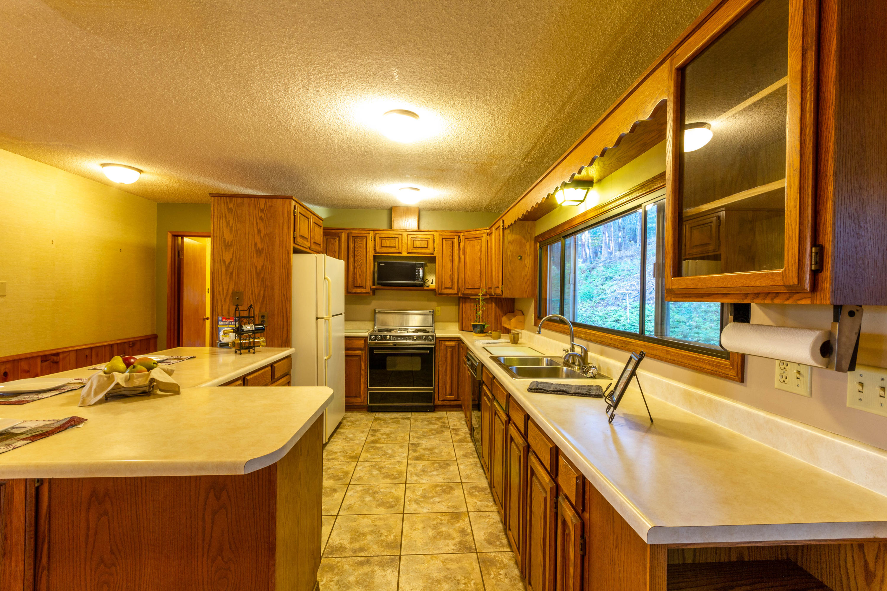 2775 Quail Run Road Talent, OR 97540 - Photo 6 of 22 a kitchen with a sink a counter top space appliances and cabinets