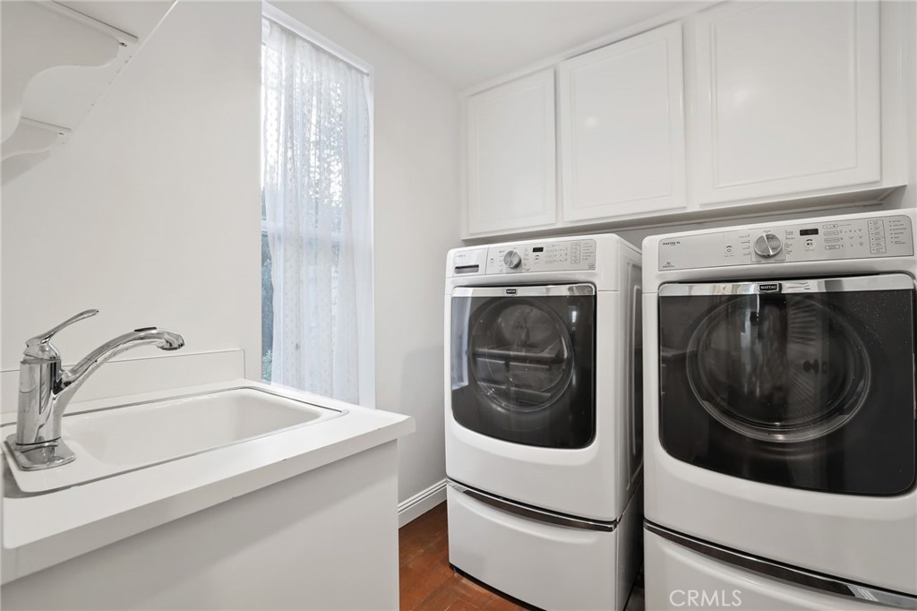 18 Lyon Newport Coast, CA 92657 - Photo 22 of 55 a utility room with sink dryer and washer