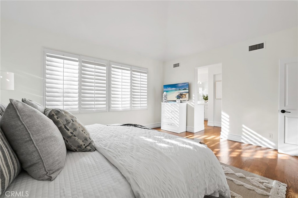 18 Lyon Newport Coast, CA 92657 - Photo 30 of 55 a spacious bedroom with a bed and a cabinets
