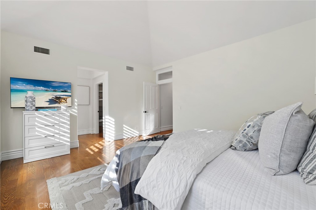 18 Lyon Newport Coast, CA 92657 - Photo 31 of 55 a bedroom with a bed and wooden floor