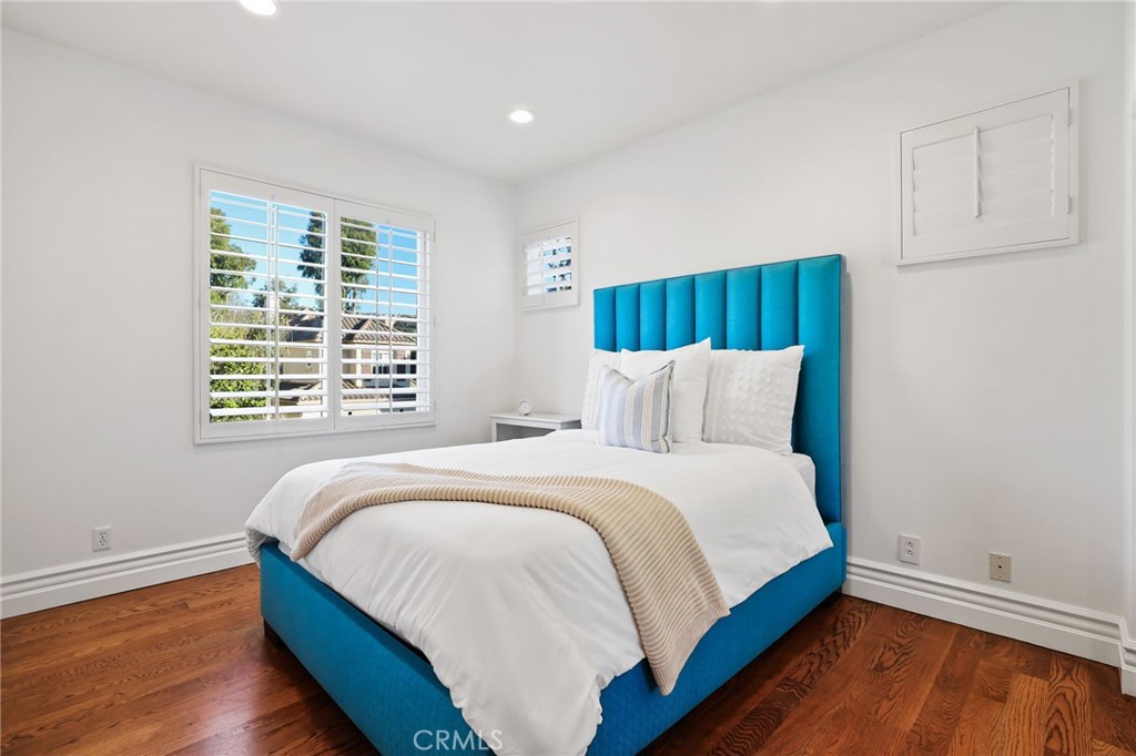 18 Lyon Newport Coast, CA 92657 - Photo 37 of 55 a bed sitting in a bedroom next to a window