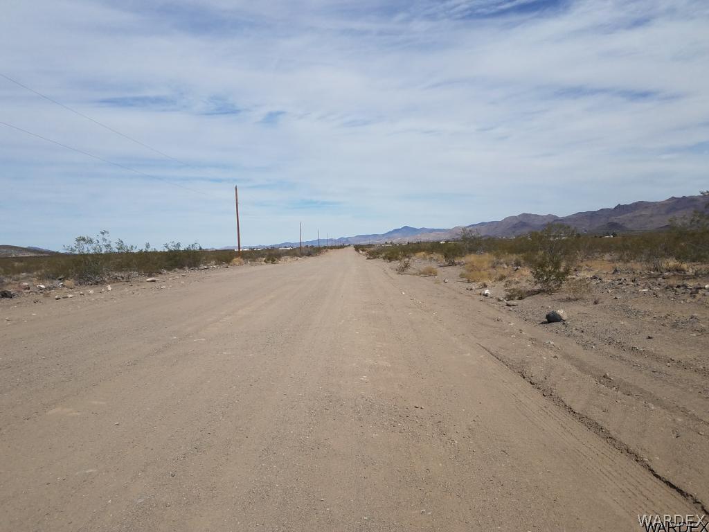 1660 Bacobi Road Golden Valley, AZ 86413 - Photo 3 of 14