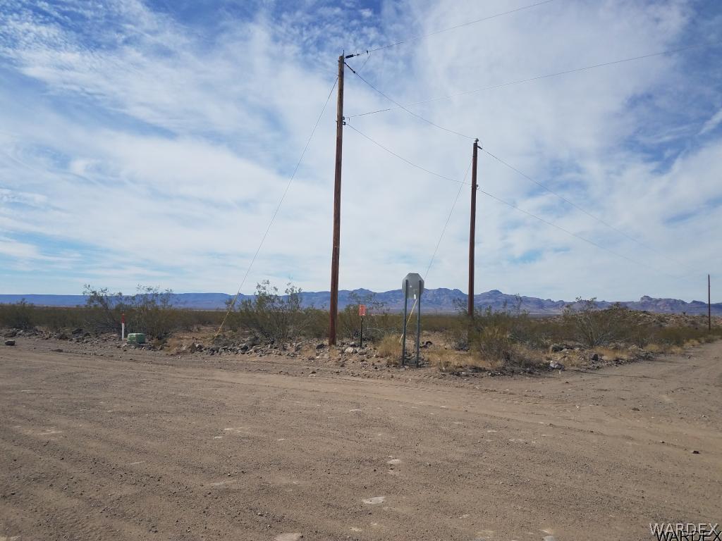 1660 Bacobi Road Golden Valley, AZ 86413 - Photo 4 of 14
