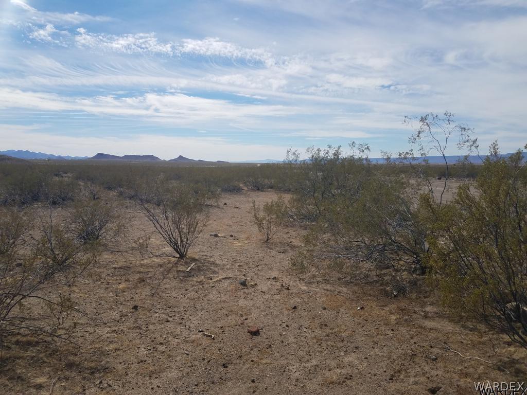 1660 Bacobi Road Golden Valley, AZ 86413 - Photo 9 of 14