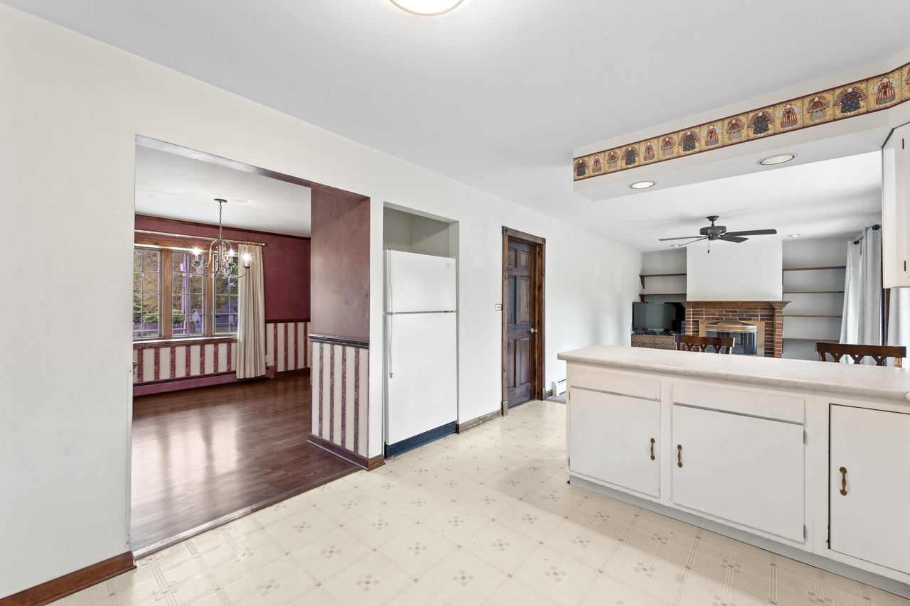 208 Ridge Street Algonquin, IL 60102 - Photo 12 of 37 Gallery Image 12