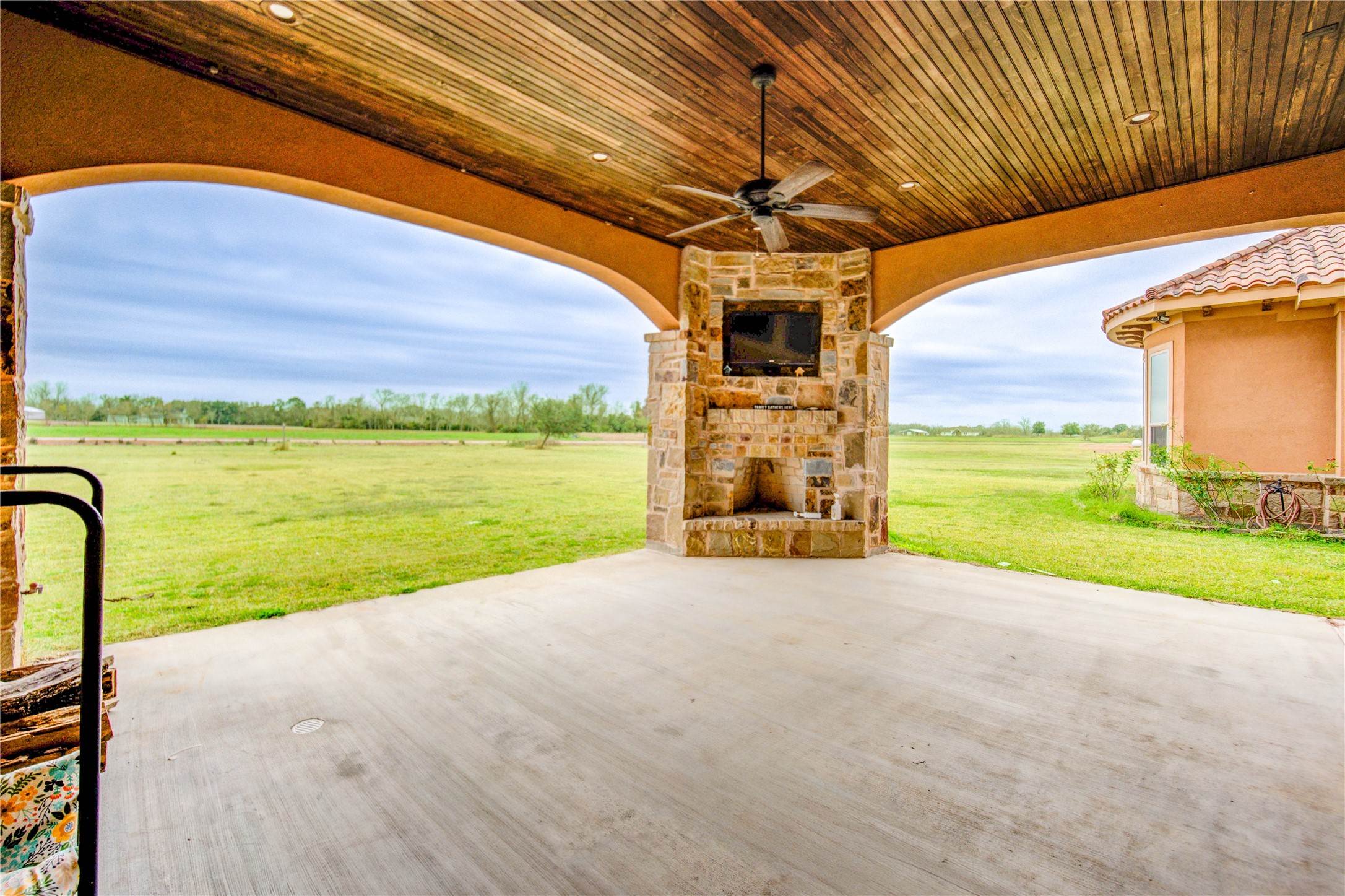 903 North Chenango Street Angleton, TX 77515 - Photo 40 of 48