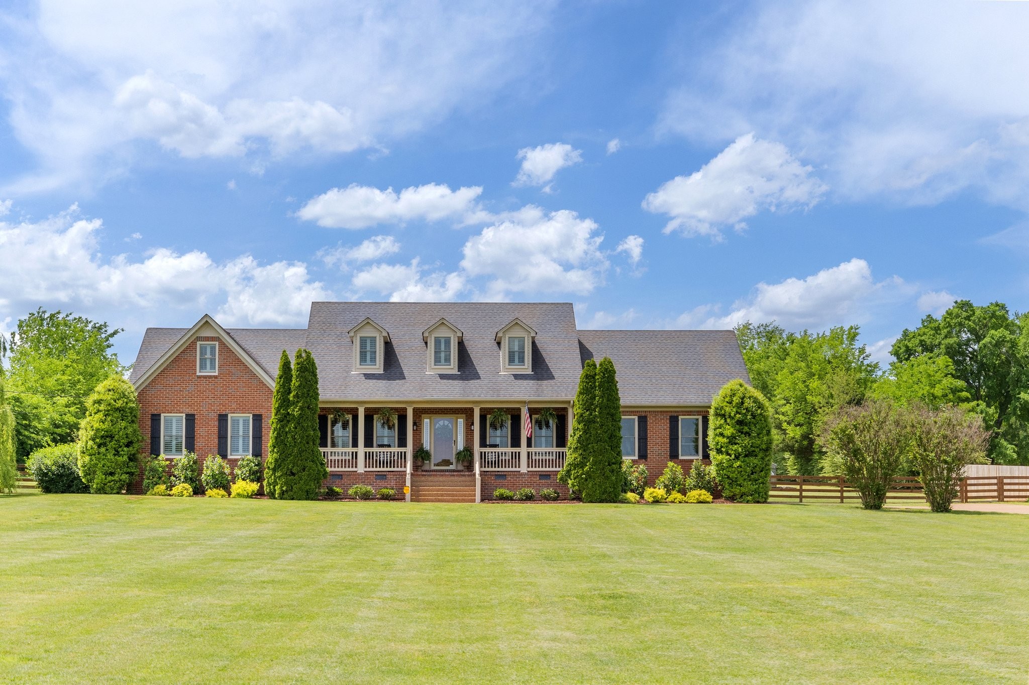 6223 Ladd Road Franklin, TN 37067 - Photo 2 of 67 a front view of a building with garden