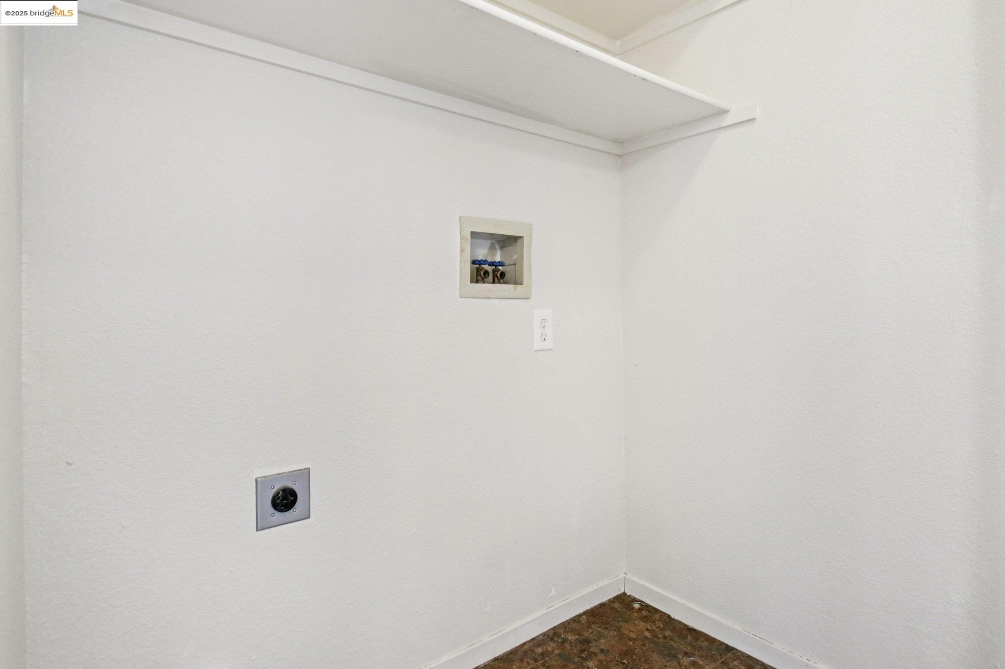 1559 Freed Circle Pittsburg, CA 94565 - Photo 27 of 32 a view of a small space