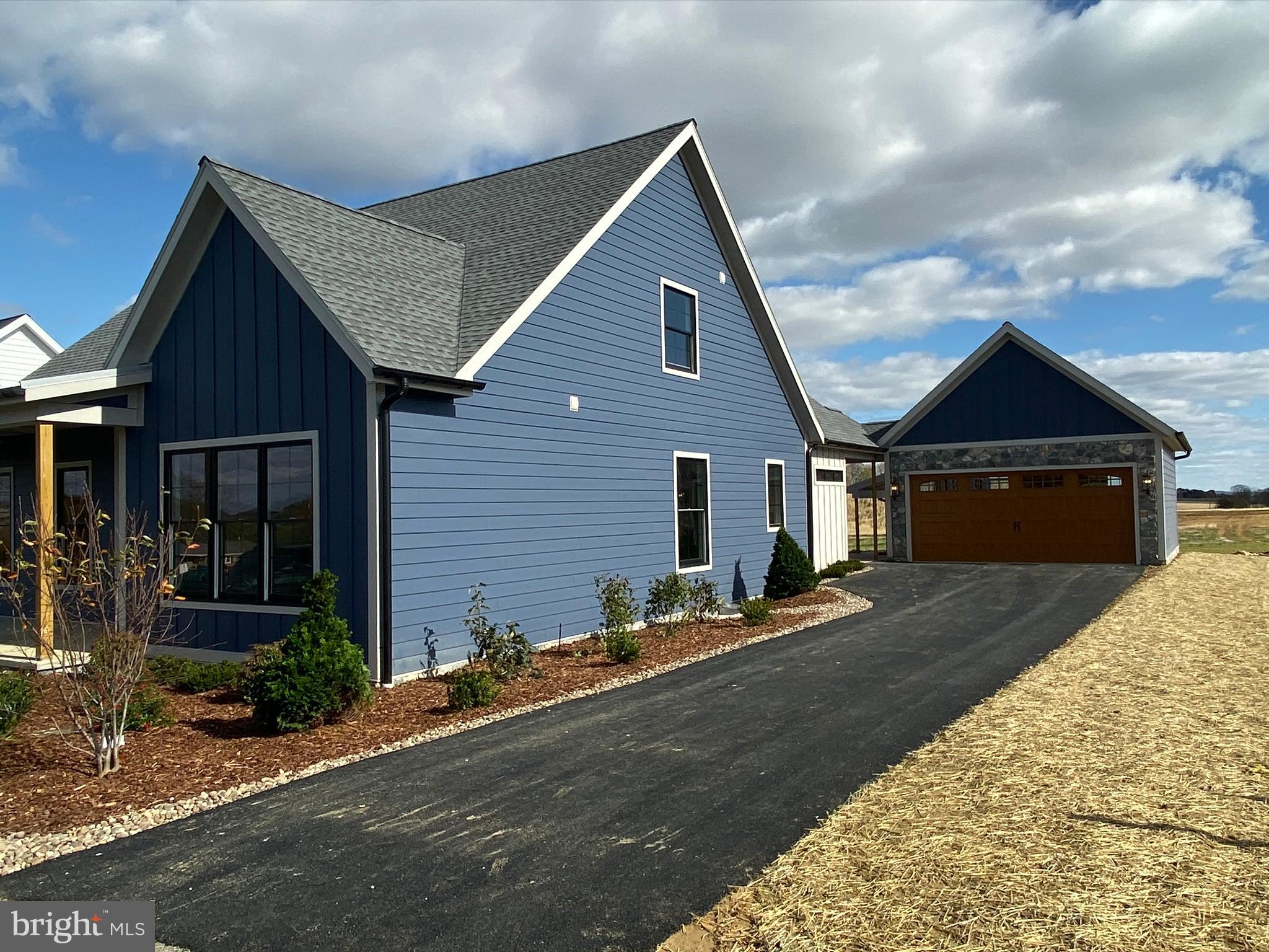 171 Duncan Loop Boiling Springs, PA 17007 - Photo 4 of 28 Gallery Image 4