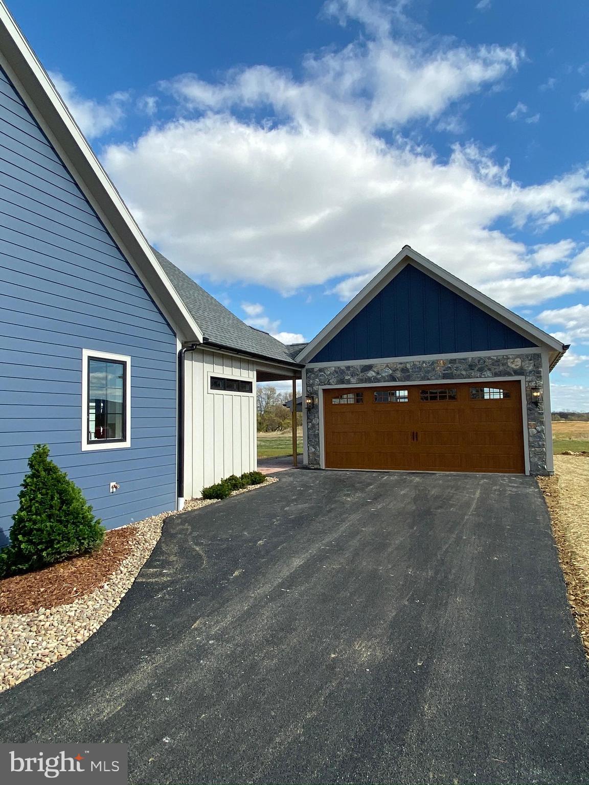 171 Duncan Loop Boiling Springs, PA 17007 - Photo 5 of 28 Gallery Image 5