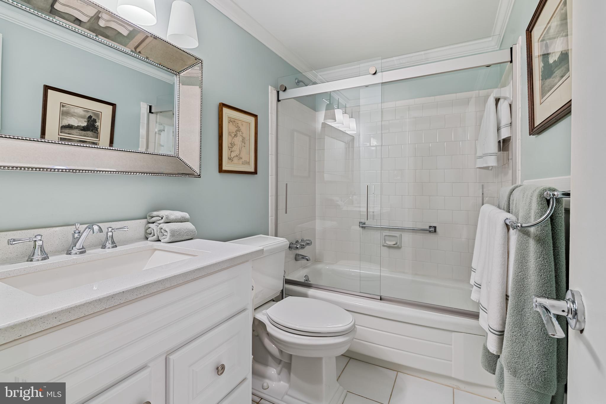 1 Cross Keys Road, Unit 1A Baltimore, MD 21210 - Photo 34 of 52 Hall bath with shower/tub combo.
