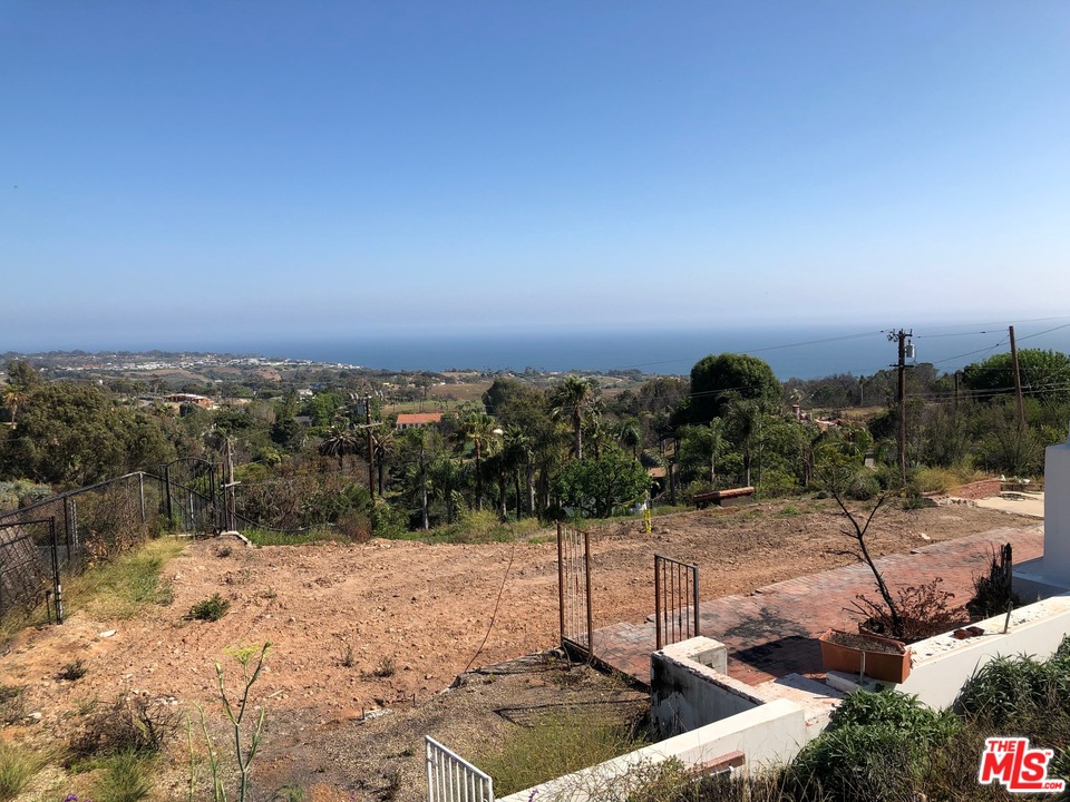29805 Cuthbert Road Malibu, CA 90265 - Photo 3 of 6
