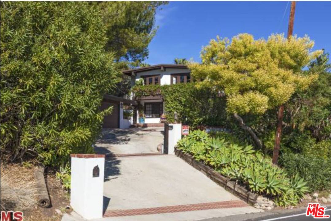 29805 Cuthbert Road Malibu, CA 90265 - Photo 5 of 6