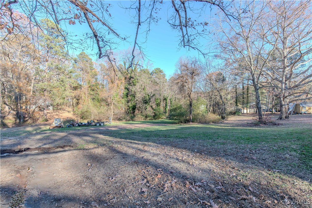 2015 Hicks Road Richmond, VA 23235 - Photo 25 of 31 View of yard
