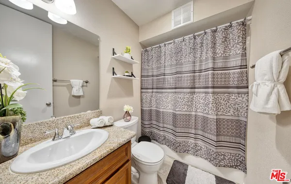 $599,900 | 6405 Green Valley Circle, Unit 209, Culver City, CA 90230