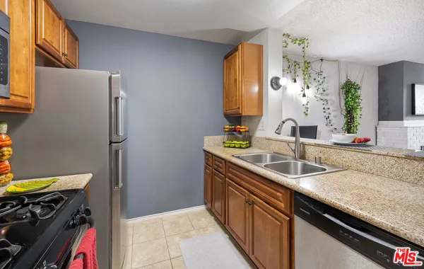 $599,900 | 6405 Green Valley Circle, Unit 209, Culver City, CA 90230