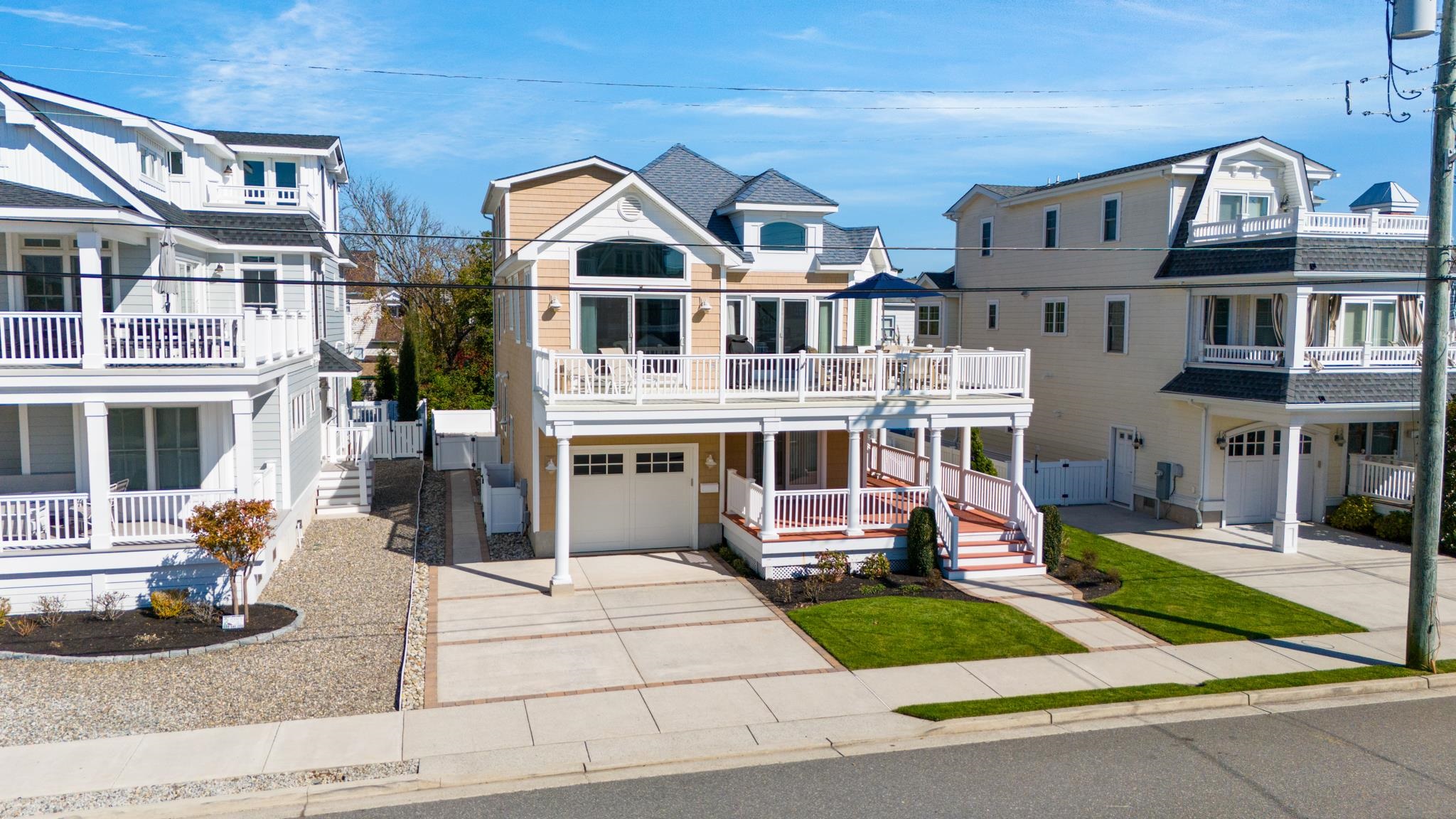55 West 29th Avalon, NJ 08202 - Photo 2 of 32 a front view of building with street