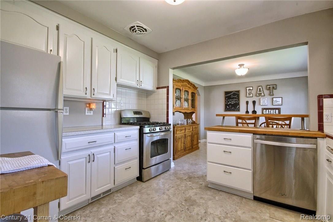 9881 Reeck Road Allen Park, MI 48101 - Photo 8 of 29 Kitchen_3rd_View.jpg
