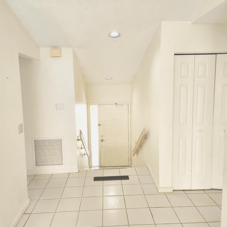 5660 Coach House Circle, Unit G Boca Raton, FL 33486 - Photo 14 of 22 20250427_142617