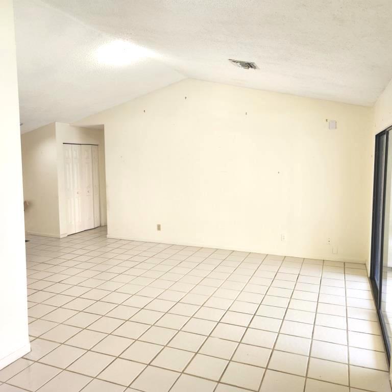 5660 Coach House Circle, Unit G Boca Raton, FL 33486 - Photo 5 of 22 20250427_142602