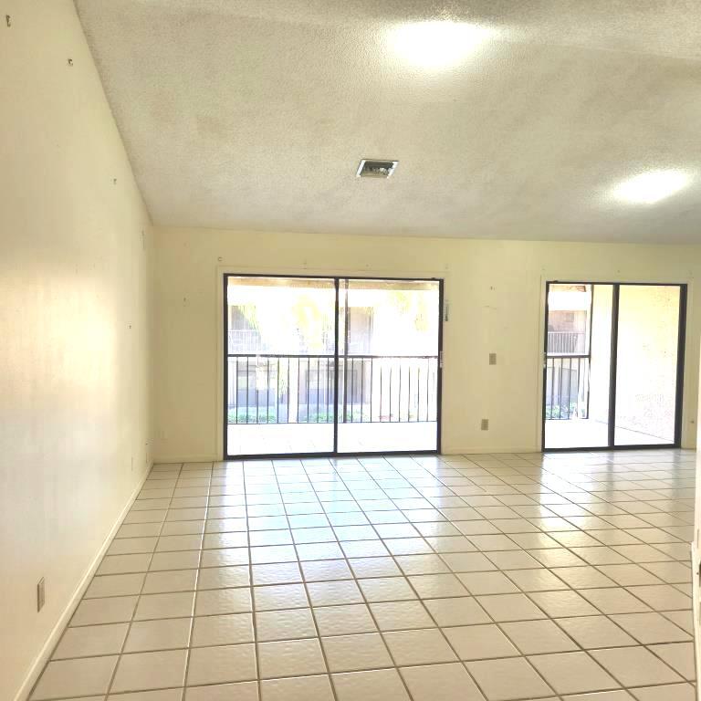 5660 Coach House Circle, Unit G Boca Raton, FL 33486 - Photo 6 of 22 20250427_142029
