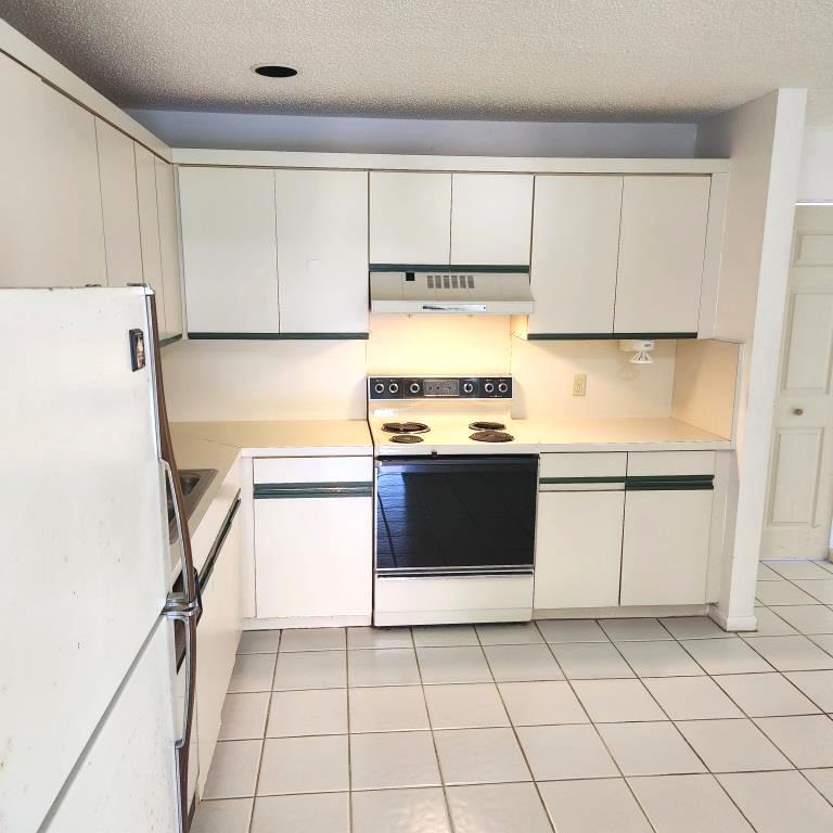 5660 Coach House Circle, Unit G Boca Raton, FL 33486 - Photo 7 of 22 20250427_142131