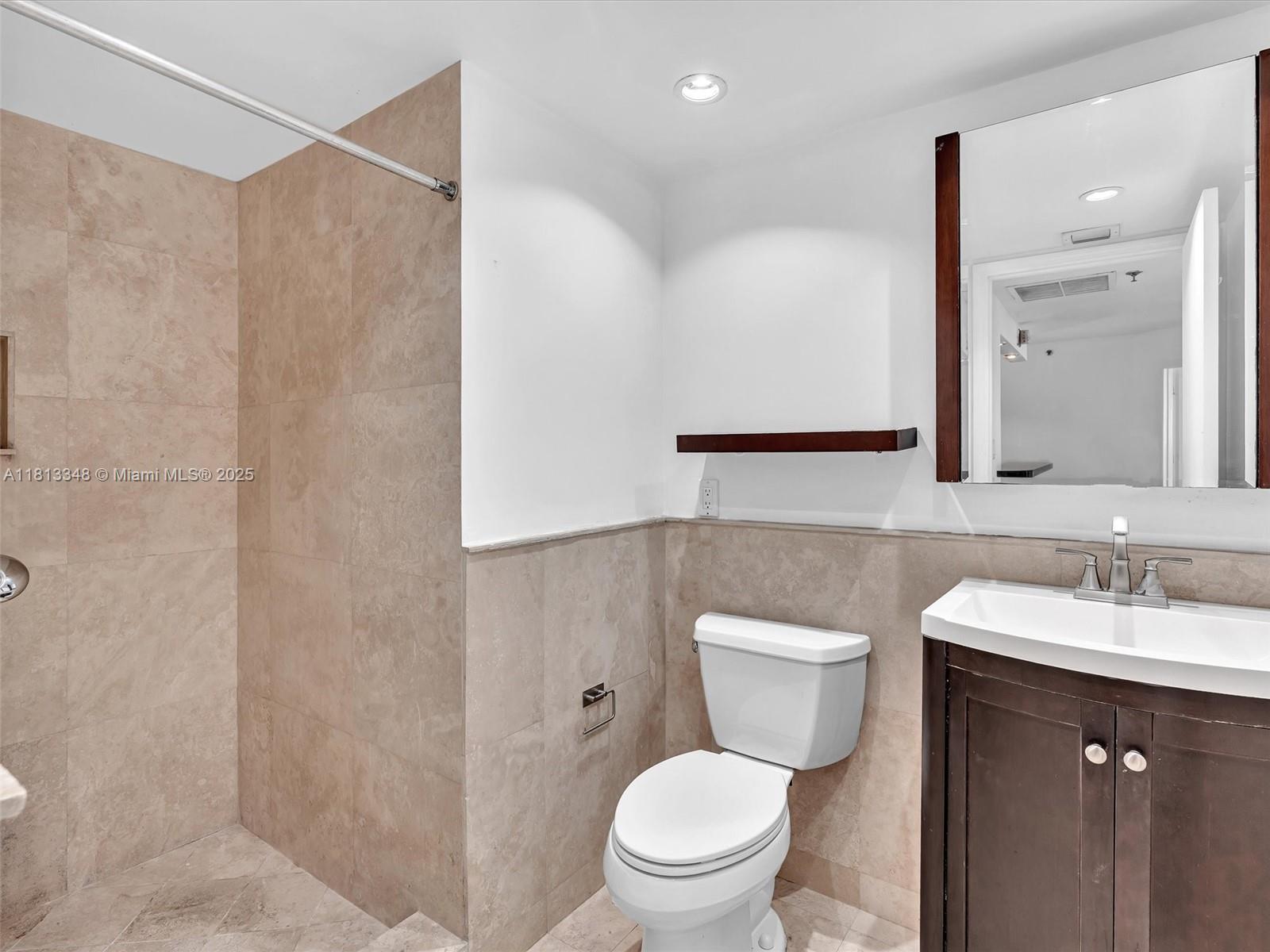 1621 Bay Road, Unit 406 Miami Beach, FL 33139 - Photo 12 of 18 Gallery Image 12