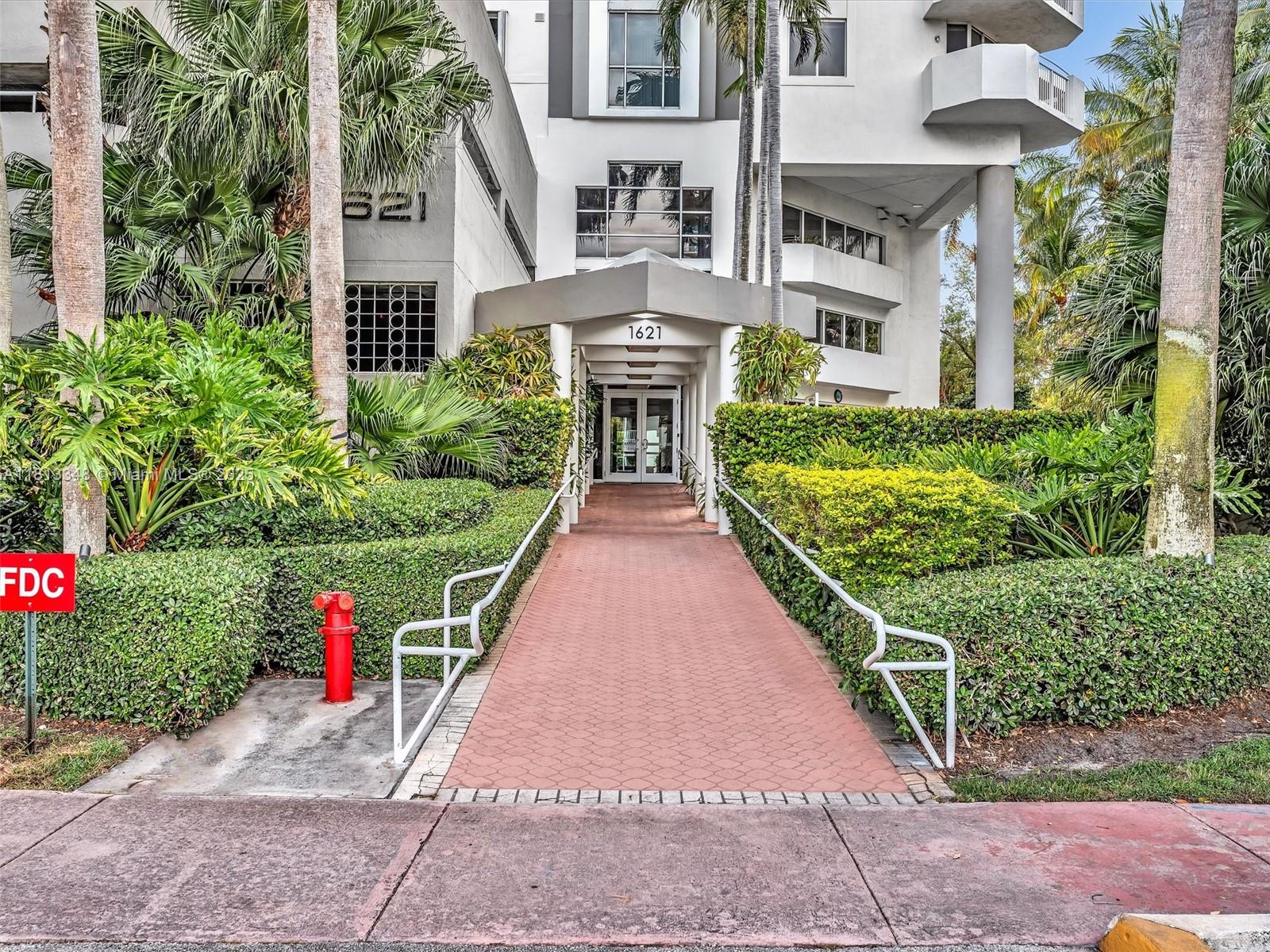 1621 Bay Road, Unit 406 Miami Beach, FL 33139 - Photo 15 of 18 Gallery Image 15