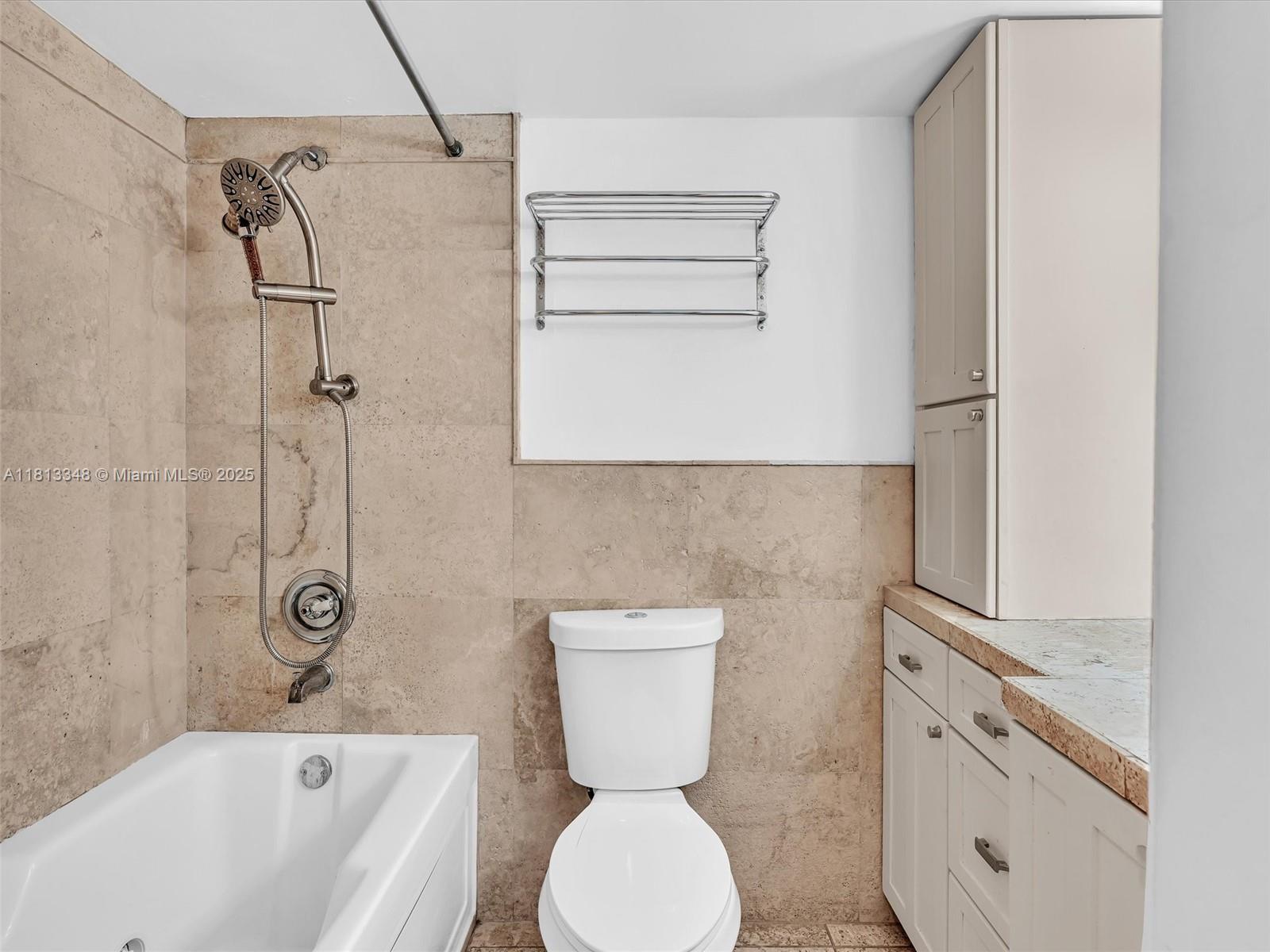 1621 Bay Road, Unit 406 Miami Beach, FL 33139 - Photo 9 of 18 Gallery Image 9