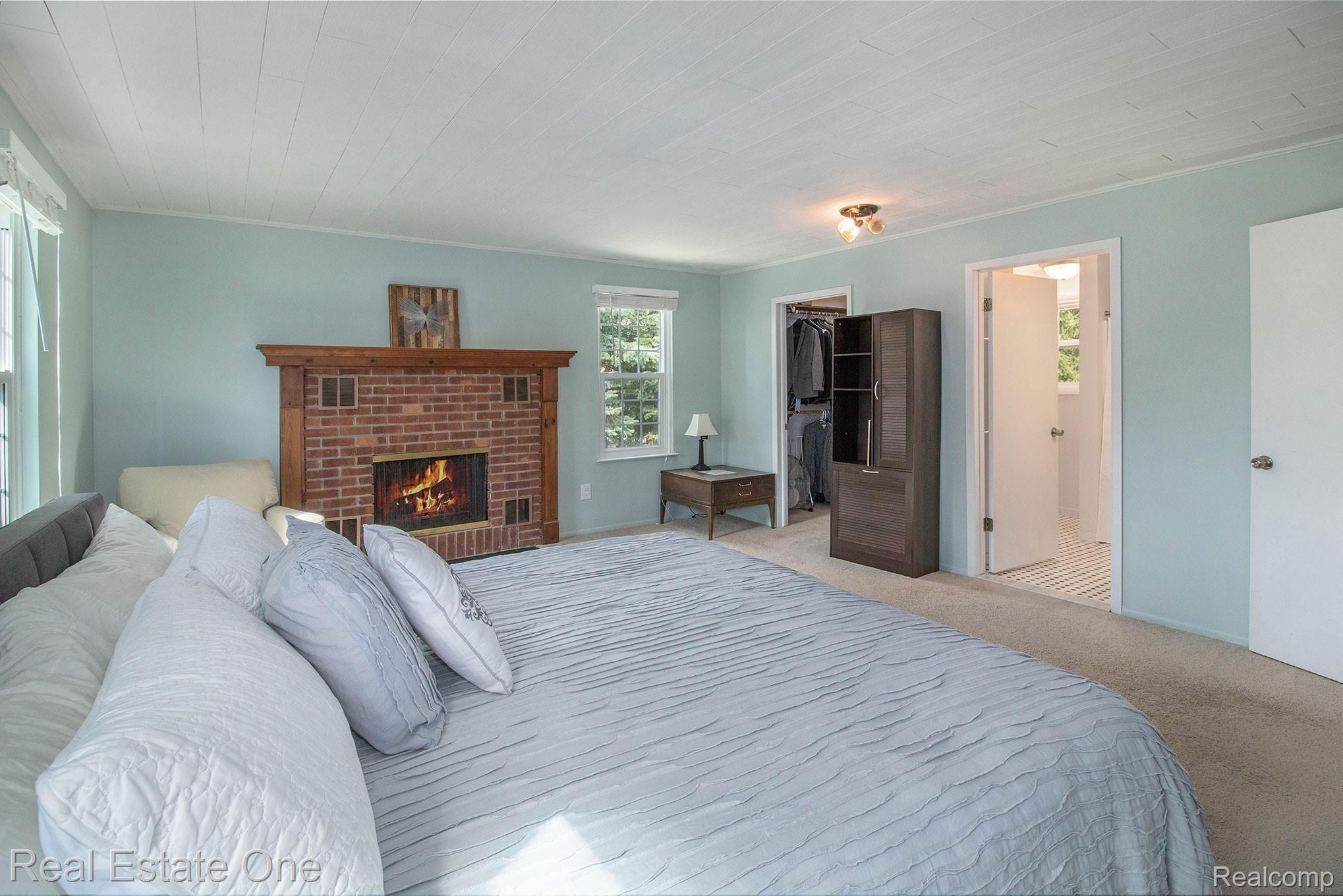 1296 Barneswood Lane Rochester, MI 48306 - Photo 15 of 32 Master Bedroom has a natural wood fireplace for your cozy evenings at home, walk in closet and full bathroom.