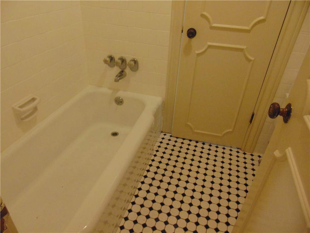 2516 Enfield Road, Unit 101 Austin, TX 78703 - Photo 17 of 19