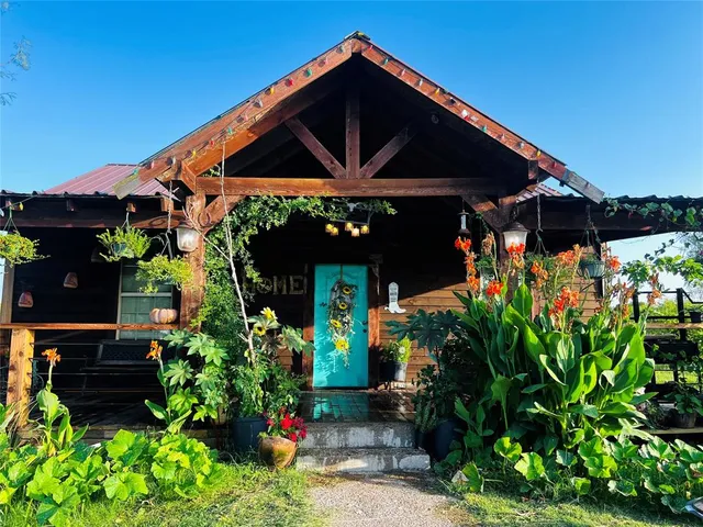 $360,000 | 267 South Hopkins Avenue, Emhouse, TX 75110