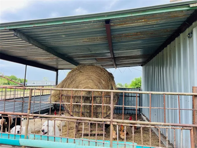 $360,000 | 267 South Hopkins Avenue, Emhouse, TX 75110