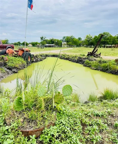 $360,000 | 267 South Hopkins Avenue, Emhouse, TX 75110