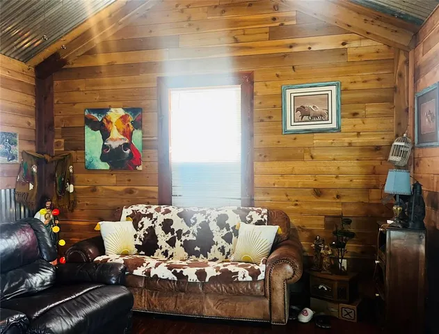 $360,000 | 267 South Hopkins Avenue, Emhouse, TX 75110