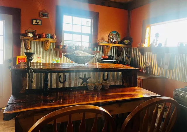 $360,000 | 267 South Hopkins Avenue, Emhouse, TX 75110