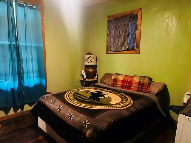 $360,000 | 267 South Hopkins Avenue, Emhouse, TX 75110