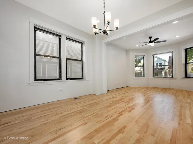 $3,200 | 2415 West Warner Avenue, Unit 1, Chicago, IL 60618