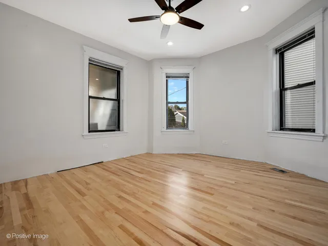 $3,200 | 2415 West Warner Avenue, Unit 1, Chicago, IL 60618