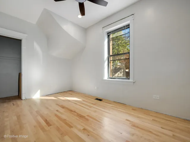 $3,200 | 2415 West Warner Avenue, Unit 1, Chicago, IL 60618