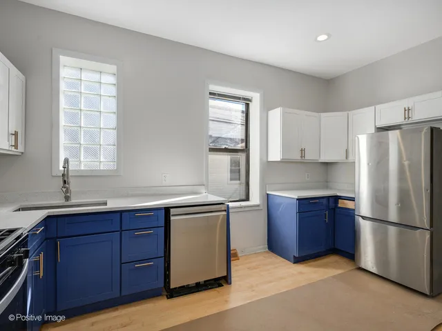 $3,200 | 2415 West Warner Avenue, Unit 1, Chicago, IL 60618