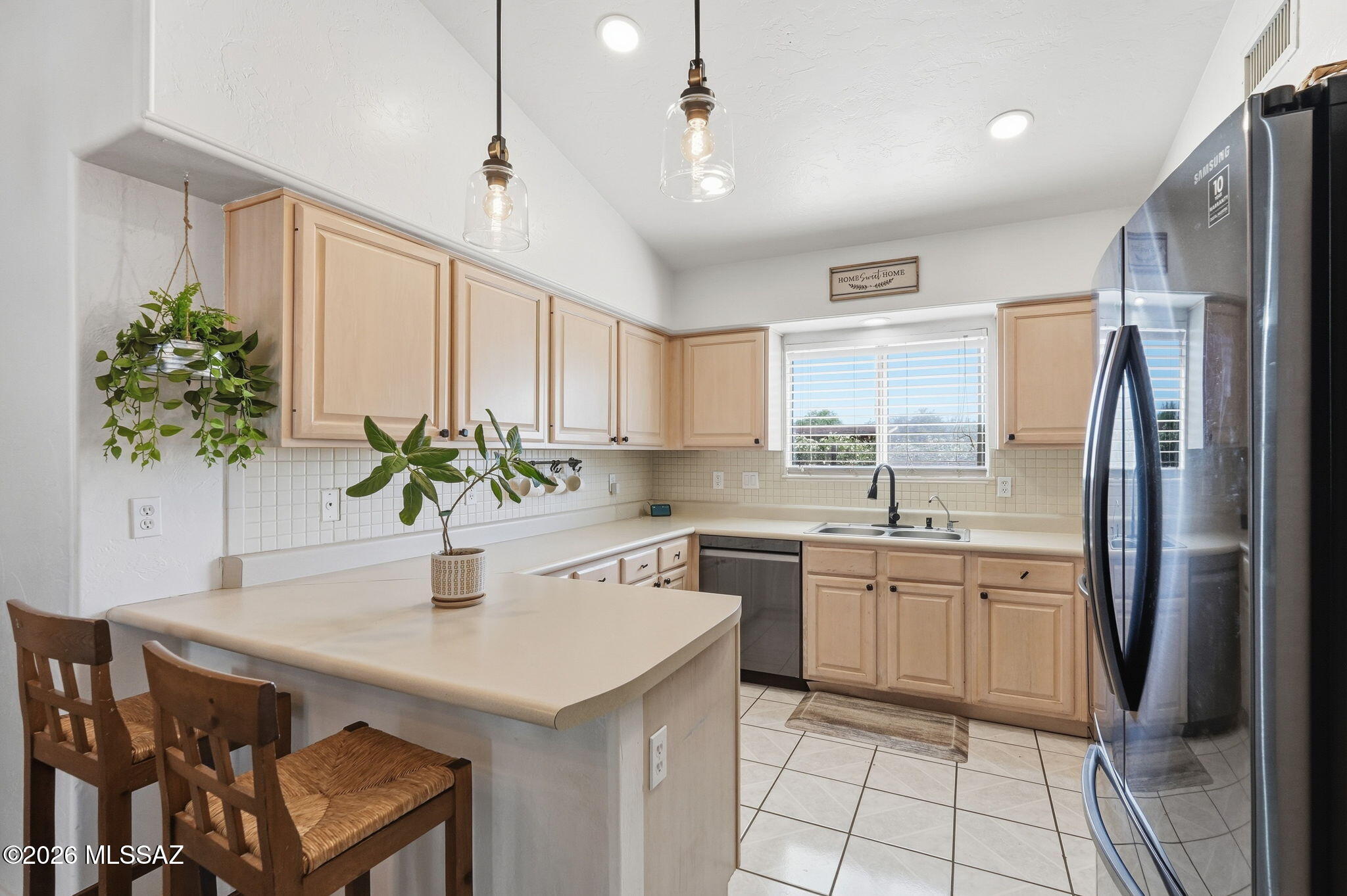 91 Círculo Cortez Rio Rico, AZ 85648 - Photo 12 of 50 Kitchen