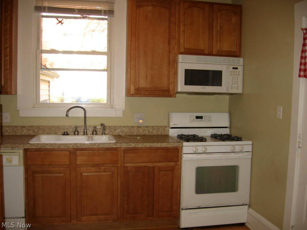 1609 Crest Road Cleveland Heights, OH 44121 - Photo 9 of 16