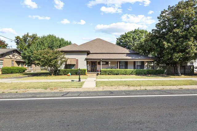 $285,000 | 302 West Main Street, Honey Grove, TX 75446