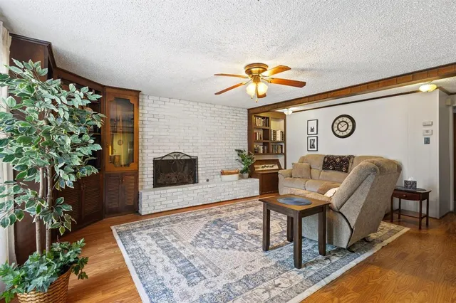 $285,000 | 302 West Main Street, Honey Grove, TX 75446