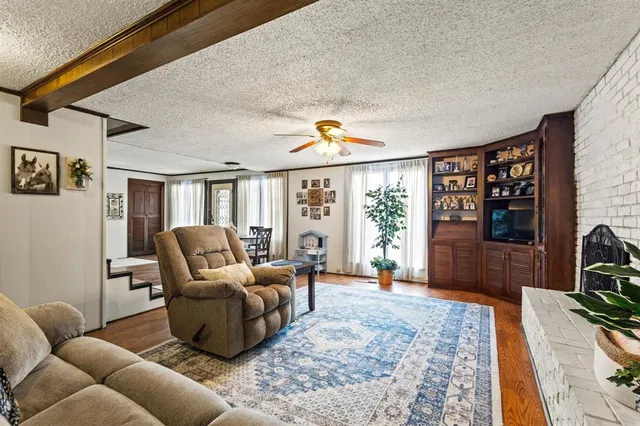 $285,000 | 302 West Main Street, Honey Grove, TX 75446